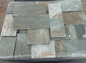 ορθογωνισμένη πλάκα Καρύστου πράσινη καφέ